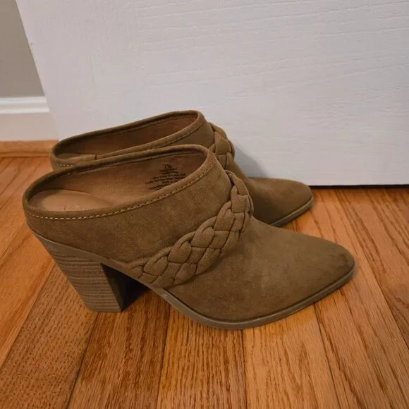 Womens Universal Thread Size 7.5M Tan Heeled Mule open back shoes - Picture 8 of 9